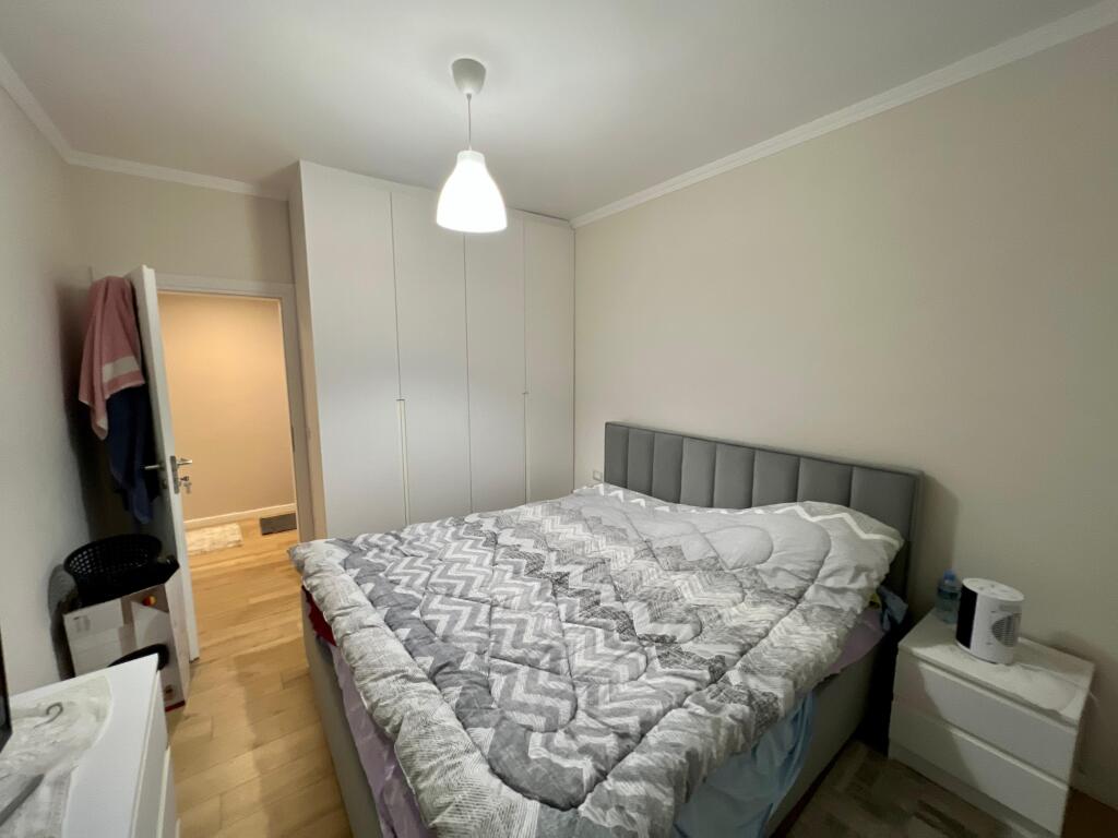 📣 QERA SUPER Apartament 2+1 Me Parking 📍 Rruga "Sefer Tujani", Sauk ✨   🏠 Shtepi Private 🪜 Kati 1  🛋️ Mobiluar Me Kushte Bashkekohore   💶 Cmimi 500 Euro