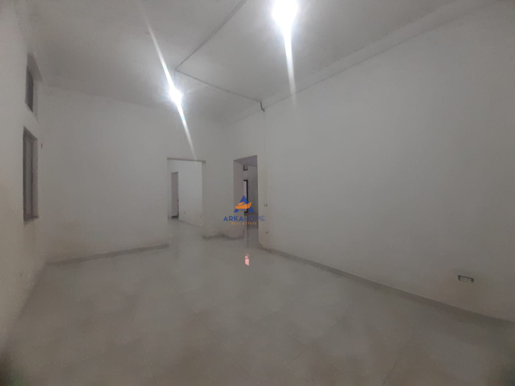 JEPET ME QIRA MAGAZINE 350M2 "NE KOMBINAT" 800 EURO.