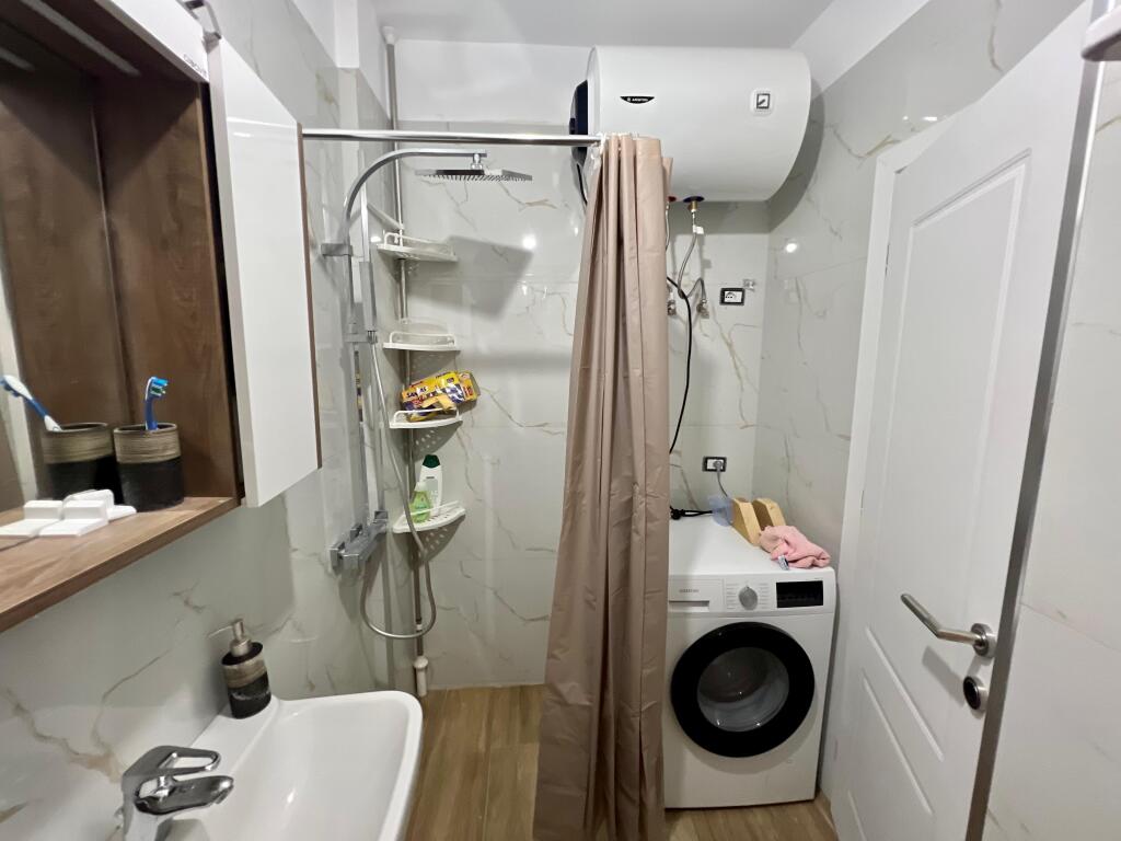 📣 QERA SUPER Apartament 2+1 Me Parking 📍 Rruga "Sefer Tujani", Sauk ✨   🏠 Shtepi Private 🪜 Kati 1  🛋️ Mobiluar Me Kushte Bashkekohore   💶 Cmimi 500 Euro
