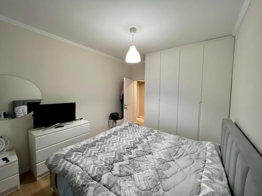📣 QERA SUPER Apartament 2+1 Me Parking 📍 Rruga "Sefer Tujani", Sauk ✨   🏠 Shtepi Private 🪜 Kati 1  🛋️ Mobiluar Me Kushte Bashkekohore   💶 Cmimi 500 Euro
