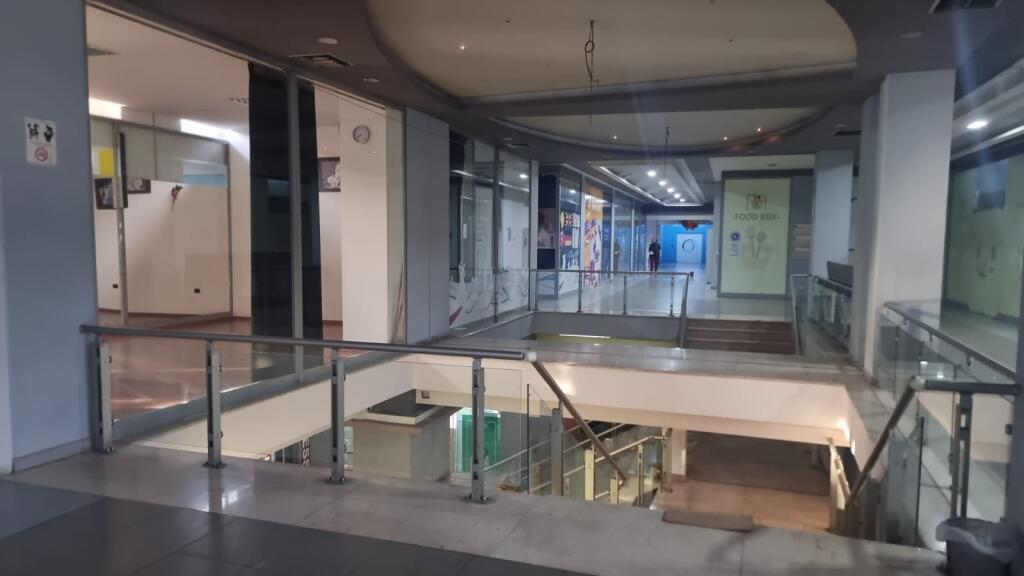BUSINESS PREMISES FOR RENT 1000 M2 GLASSWORK 10,000 EURO