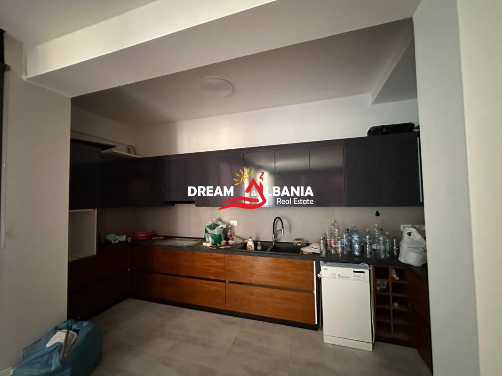 Apartment 3+1+2+verandas for sale at Tirana Golden Park near Amerikan 3 (ID 4131464)
