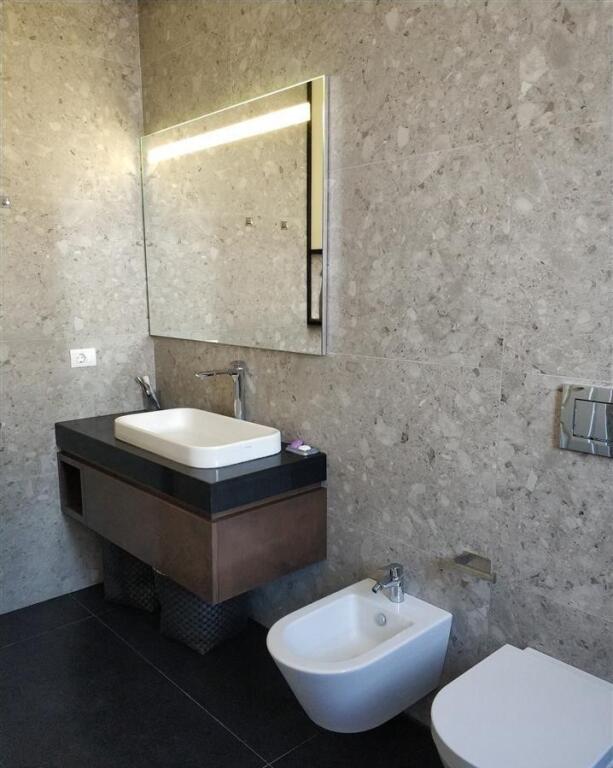 Super Apartament 2+1+2 me qera ne Qender te Tiranes/ Rr. Islam Alla (1100 Euro)