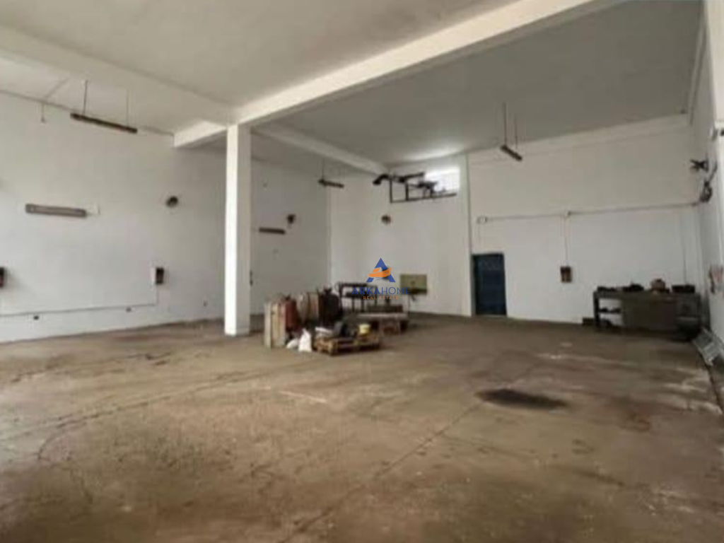 WAREHOUSE 2,200M2 FOR SALE ON THE "TIRANA-DURRES" HIGHWAY 1,190,000 EURO (NEGOTIABLE).