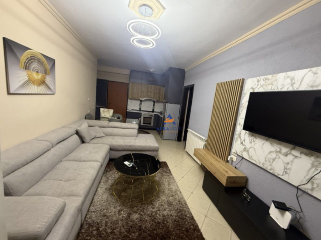 JEPET ME QERA APARTAMENT 2+1+ANEKS+BALLKON " UNAZA E RE " 600 EURO.