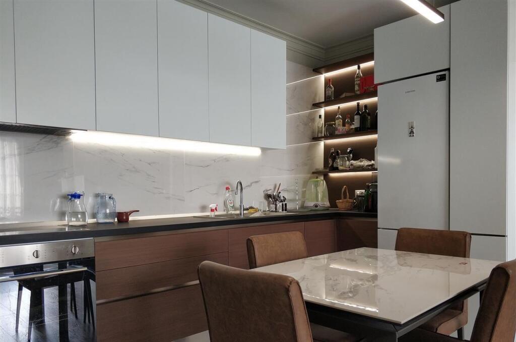 Super Apartament 2+1+2 me qera ne Qender te Tiranes/ Rr. Islam Alla (1100 Euro)
