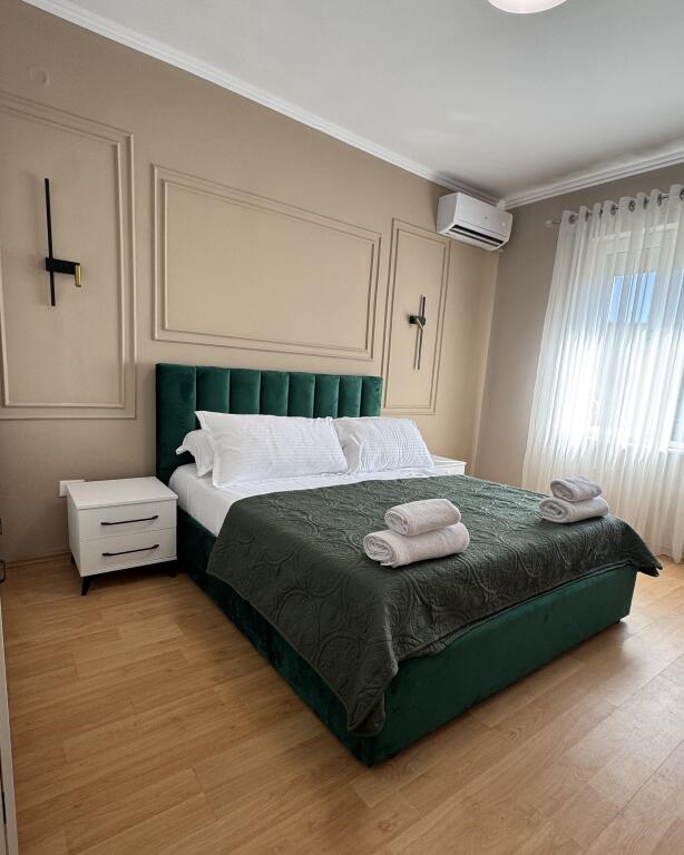 JEPET ME QERA APARTAMENT LUKSOZ 2+1 TEK KAFE FLORA (1000 euro)