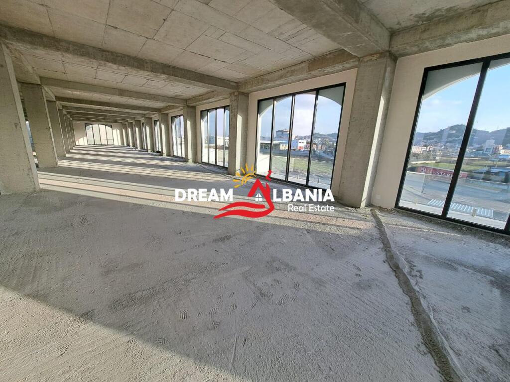 Magazine me qera ne Autostraden TR-DR, prane QTU ne Tirane (ID 4281170)