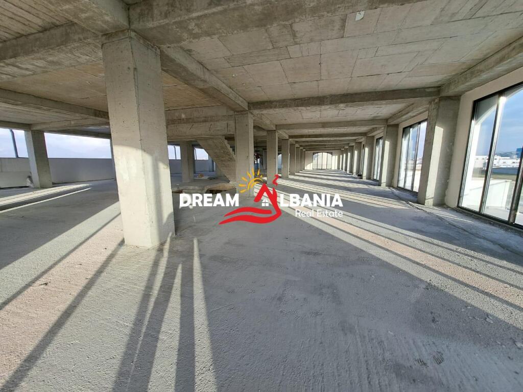 Magazine me qera ne Autostraden TR-DR, prane QTU ne Tirane (ID 4281170)