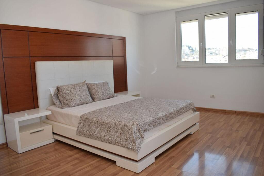 SHITET APARTAMENT 2+1+BALLKON NE QENDER TE DURRESIT