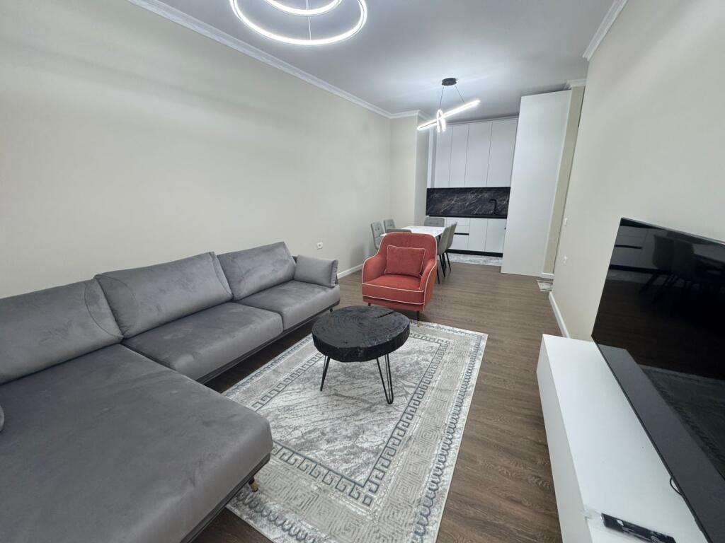 Super Apartament 2+1+parkim me qera prane TEG (900 Euro)