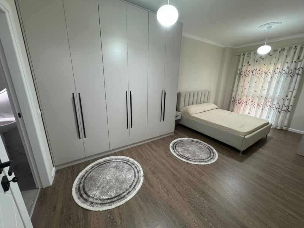 Super Apartament 2+1+parkim me qera prane TEG (900 Euro)