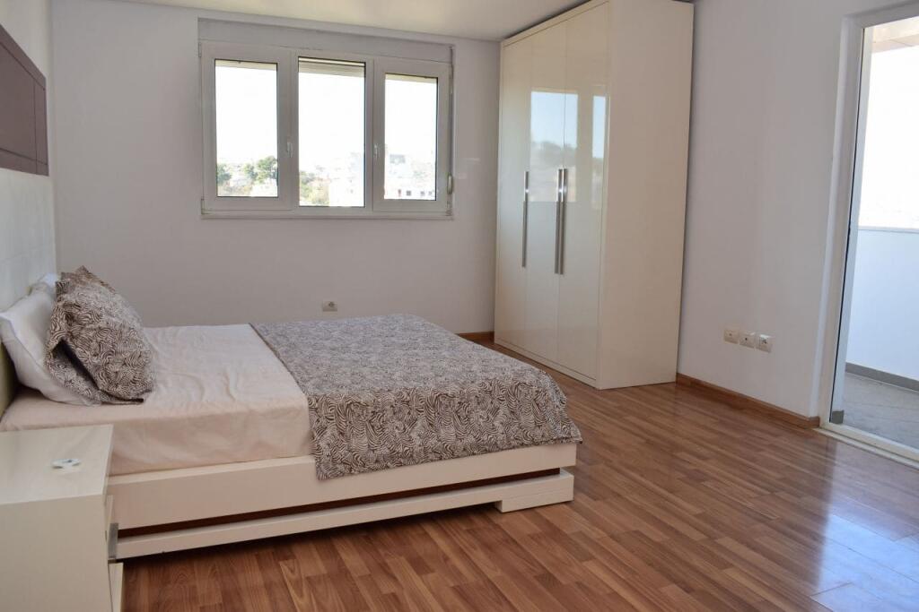 SHITET APARTAMENT 2+1+BALLKON NE QENDER TE DURRESIT