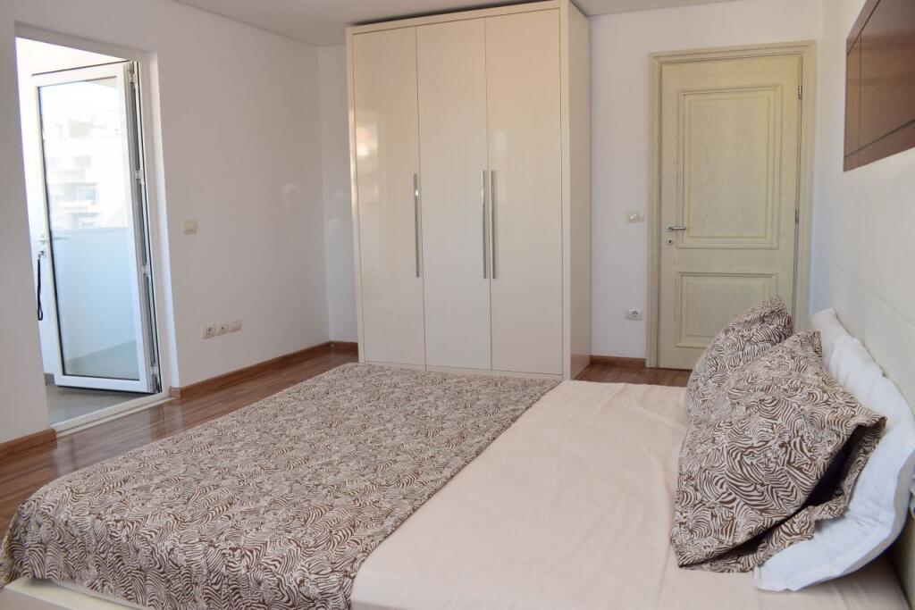 SHITET APARTAMENT 2+1+BALLKON NE QENDER TE DURRESIT