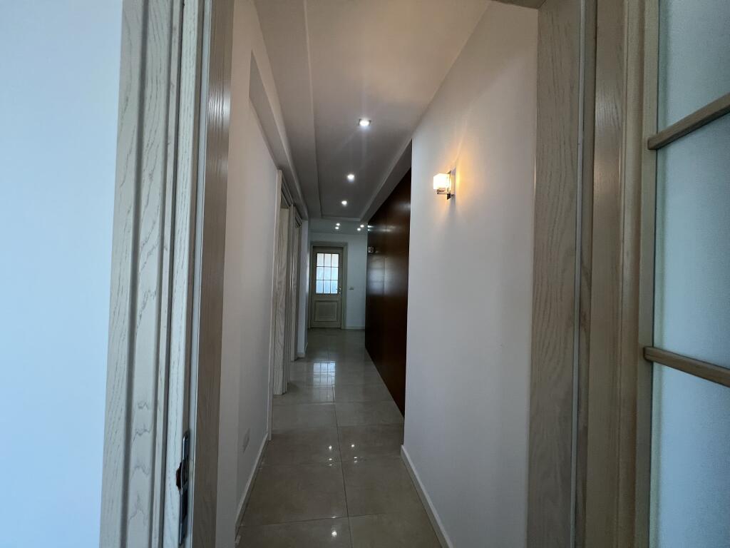 SHITET APARTAMENT 2+1+BALLKON NE QENDER TE DURRESIT