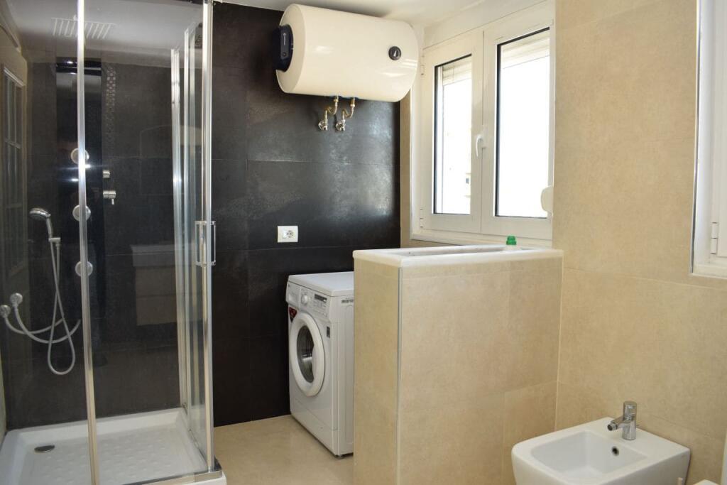 SHITET APARTAMENT 2+1+BALLKON NE QENDER TE DURRESIT
