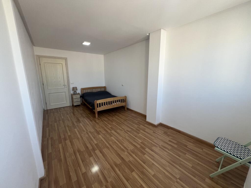 SHITET APARTAMENT 2+1+BALLKON NE QENDER TE DURRESIT