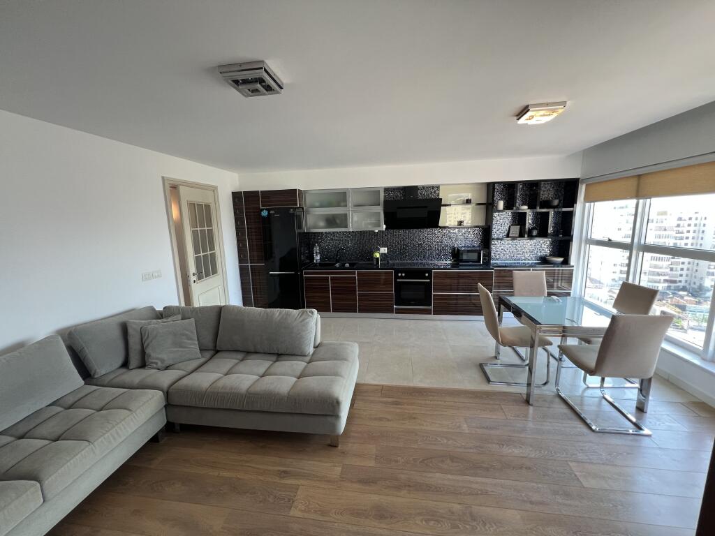 SHITET APARTAMENT 2+1+BALLKON NE QENDER TE DURRESIT