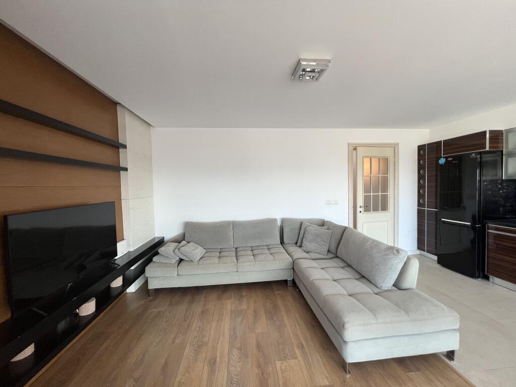 SHITET APARTAMENT 2+1+BALLKON NE QENDER TE DURRESIT