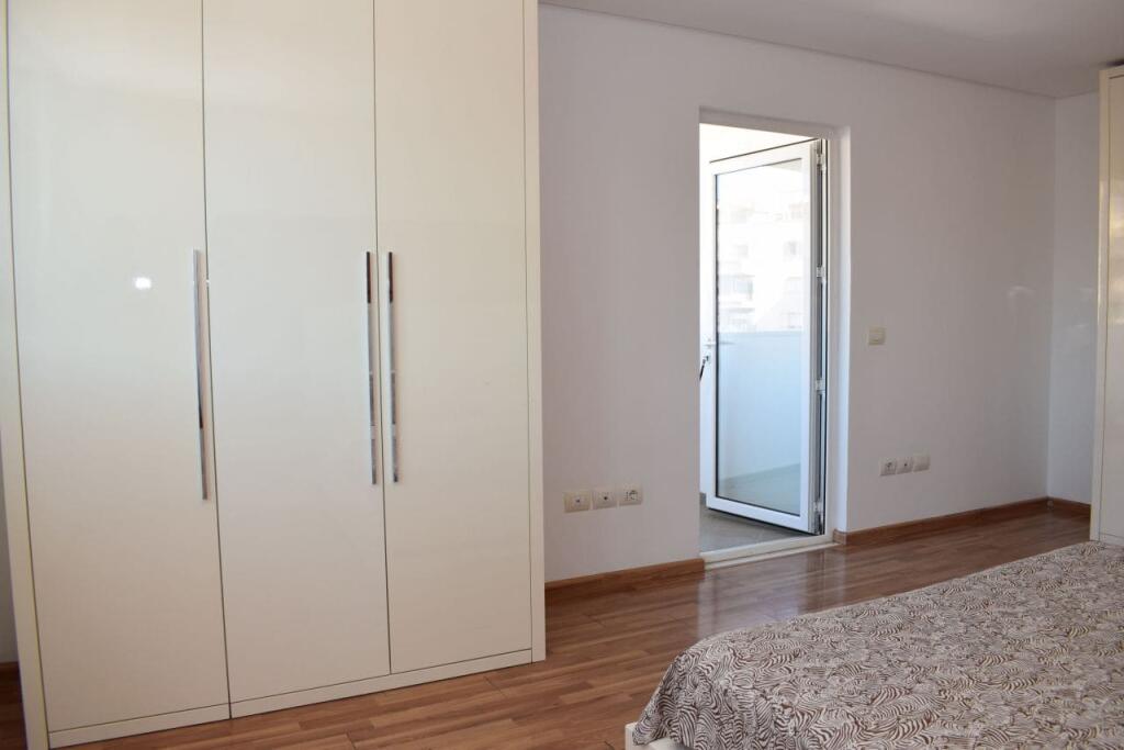 SHITET APARTAMENT 2+1+BALLKON NE QENDER TE DURRESIT