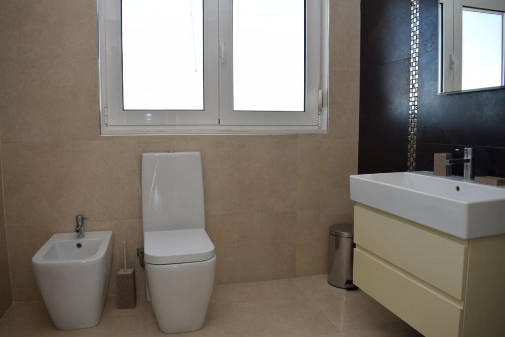 SHITET APARTAMENT 2+1+BALLKON NE QENDER TE DURRESIT