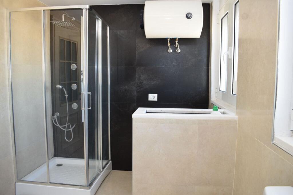 SHITET APARTAMENT 2+1+BALLKON NE QENDER TE DURRESIT