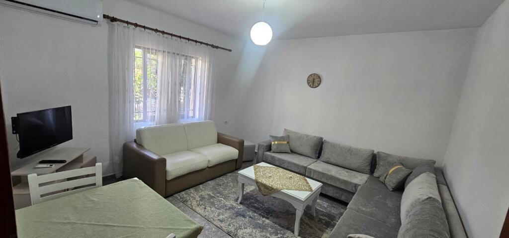 Jap me qira apartament 1+1 – Kati i parë i vile te ish Parku