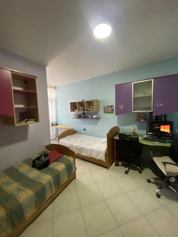 3+1,i mobiluar te 9 kateshet,cmimi 900euro,parkim cmim shtese