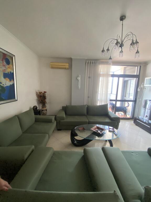 3+1,i mobiluar te 9 kateshet,cmimi 900euro,parkim cmim shtese