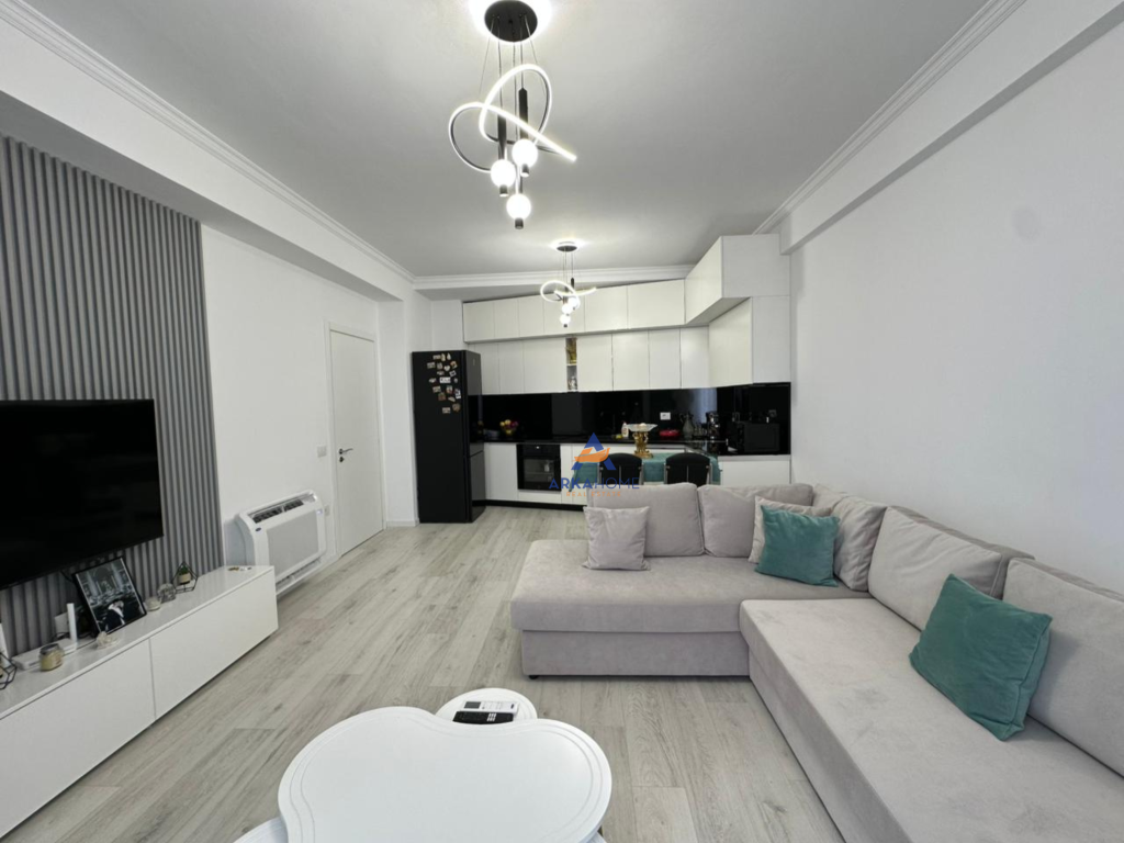 JEPET APARTAMENT 2+1+BALLKON+POST PARKIMI ME QERA TE "URBAN GATE,UNAZA E RE" 600 EURO