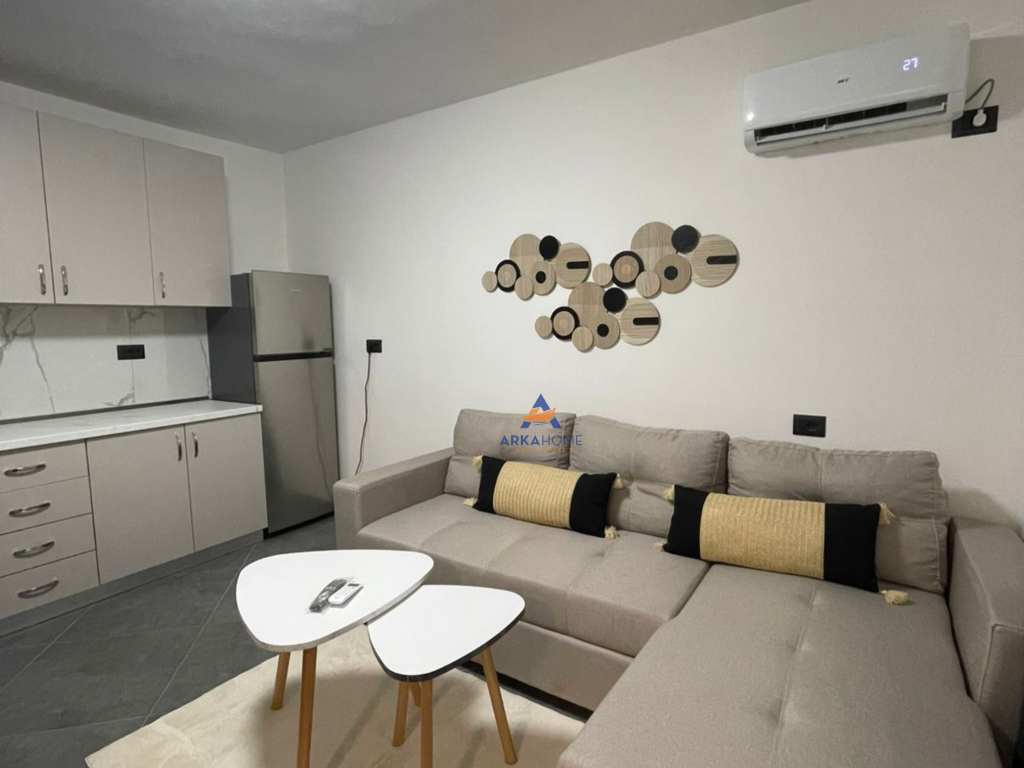 JEPET APARTAMENT 2+1 ME QERA "RRUGA RIZA CEROVA" 600 EURO