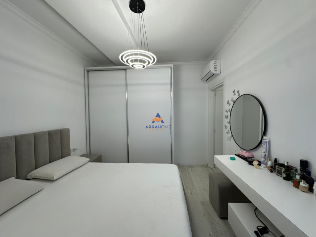 JEPET APARTAMENT 2+1+BALLKON+POST PARKIMI ME QERA TE "URBAN GATE,UNAZA E RE" 600 EURO