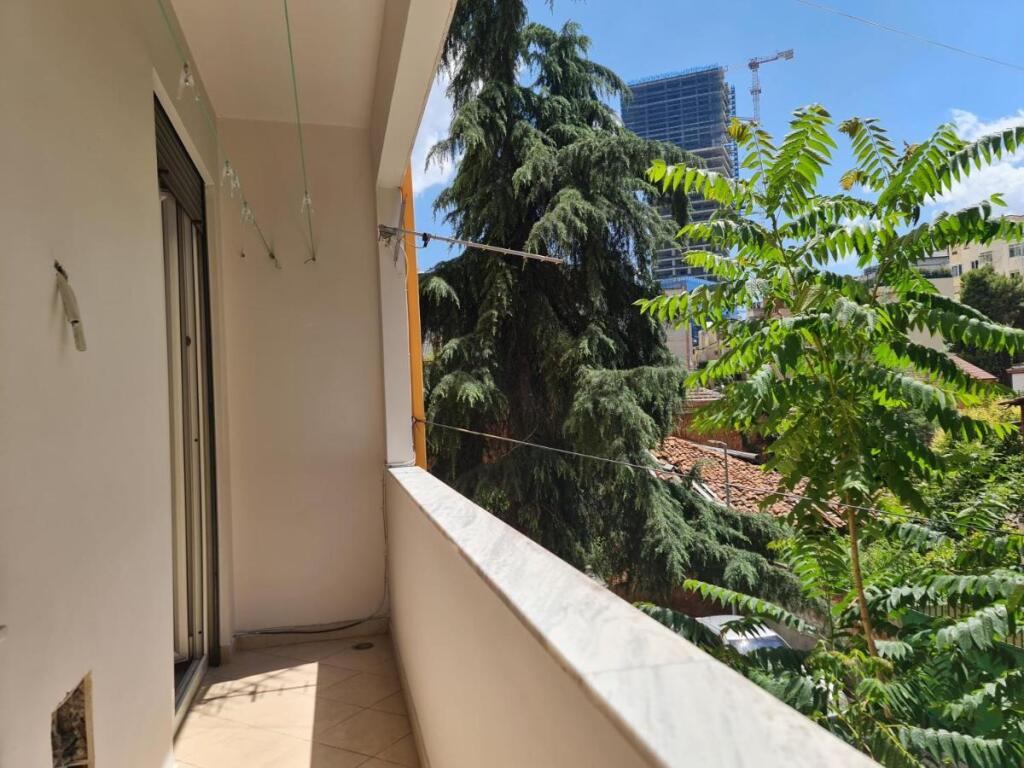 Apartament me qera 1+1 afer qendres