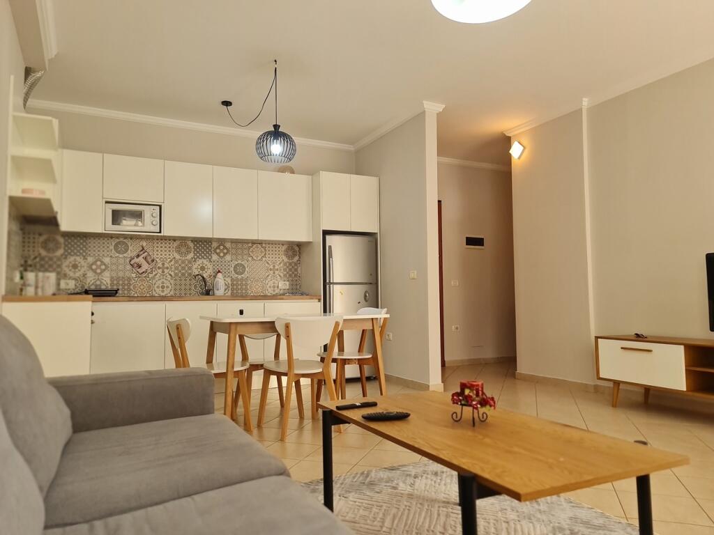 Apartament me qera 1+1 afer qendres