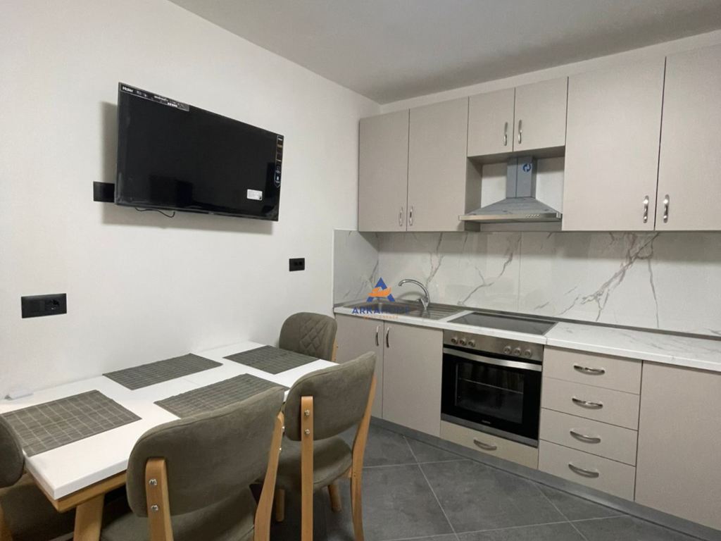JEPET APARTAMENT 2+1 ME QERA "RRUGA RIZA CEROVA" 600 EURO