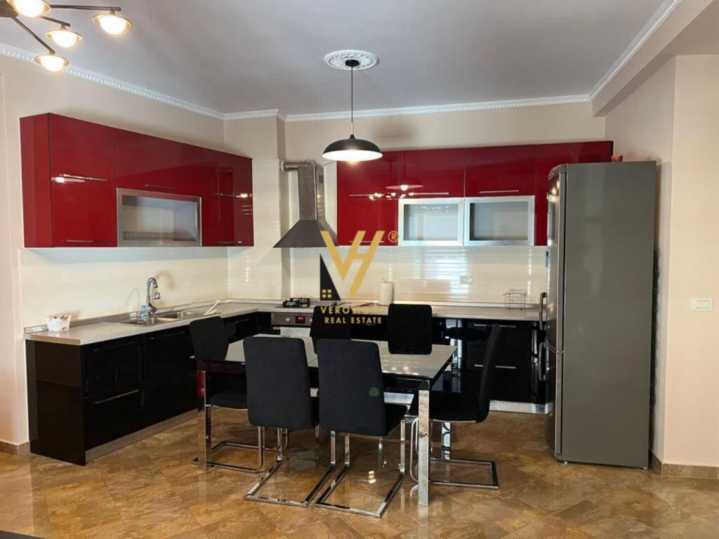 JEPET APARTAMENT 2+1+2+3BLK ME QERA TE LIQENI I THATE 850 EURO