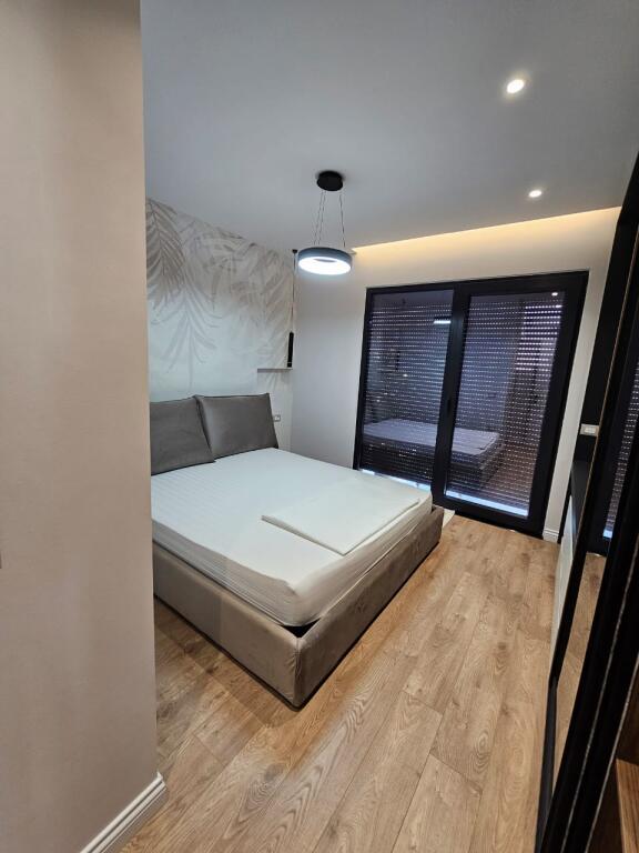 Apartament 2+1 me qera tek Mulliri i Vjeter, rruga e Elbasanit (120 euro