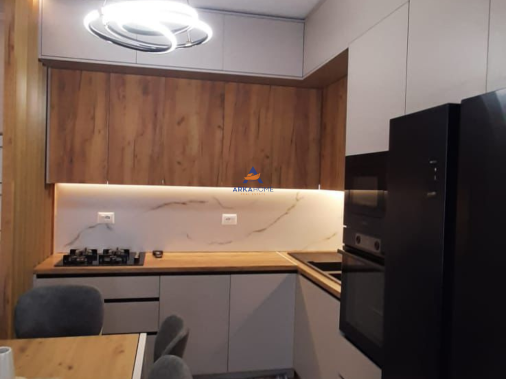 SHITET APARTAMENT 2+1 "TEK BULEVARDI DONALD TRUMP" 100.000 EURO