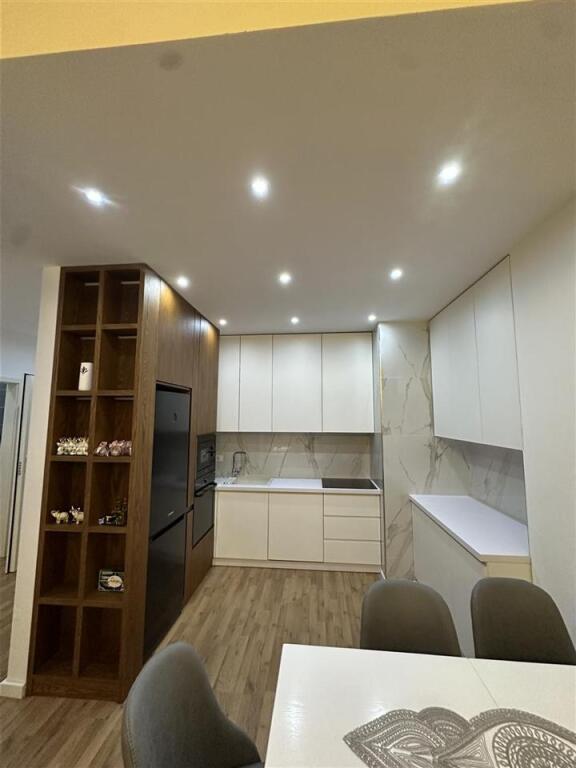 Super Apartment 2+1 for rent at the Mangalem/Ali Demi complex (500 euros non-negotiable)
