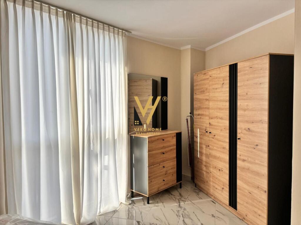JEPET APARTAMENT 1+1+BLK ME QERA TE GRAND GALLERY, YZBERISHT 550 EURO