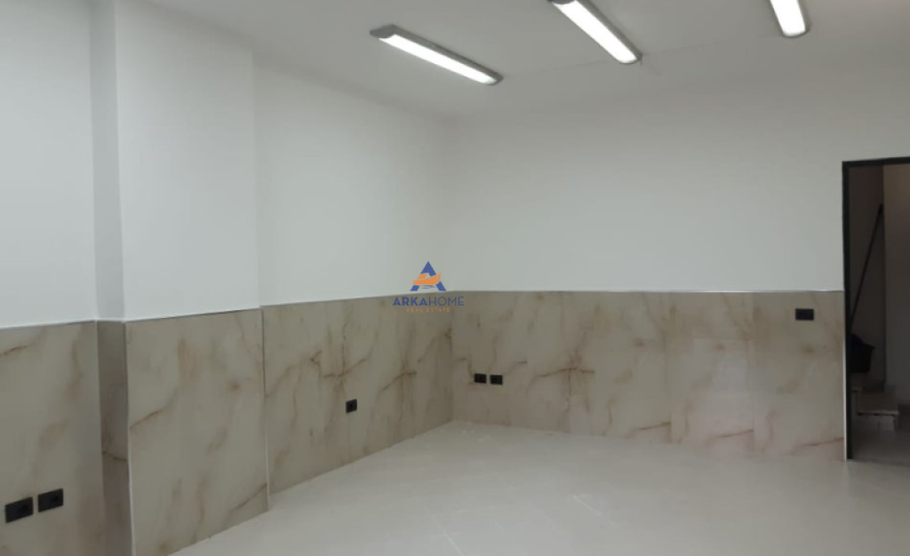 AFFITTASI AMBIENTE 35M2 IN VIA BOGDANEVE 400 EURO