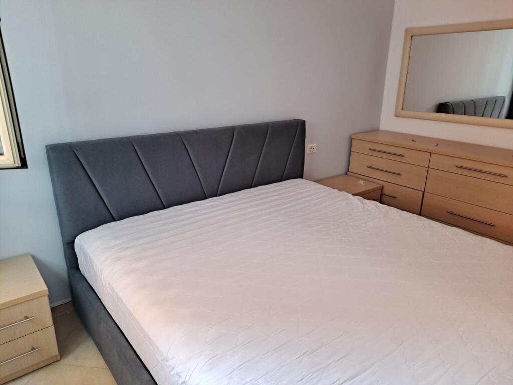 🏠 Jepet me qira apartament 2+1 📍 Rruga Peti, Liqeni Artificial💶Çmimi: 1000 € / muaj