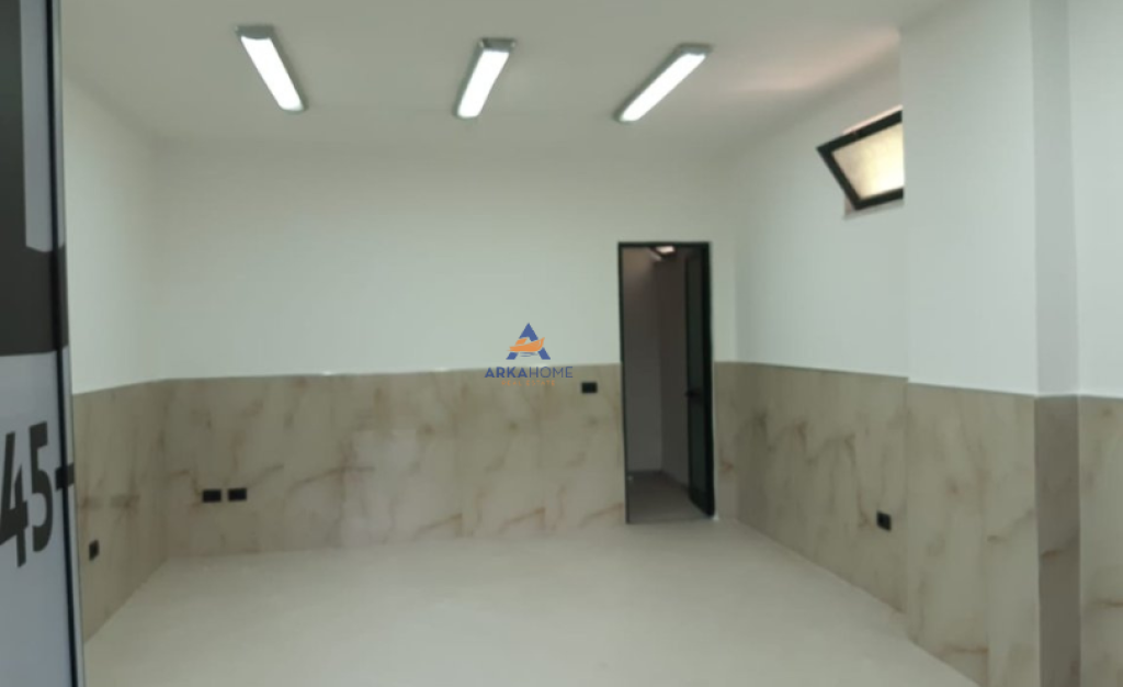 AFFITTASI AMBIENTE 35M2 IN VIA BOGDANEVE 400 EURO