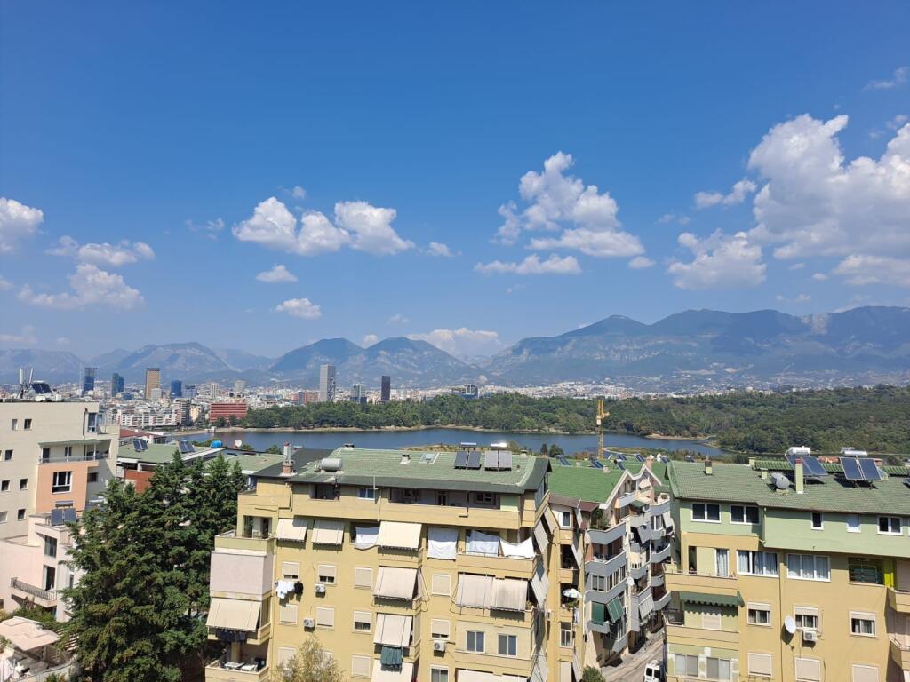 🏠 Jepet me qira apartament 2+1 📍 Rruga Peti, Liqeni Artificial💶Çmimi: 1000 € / muaj