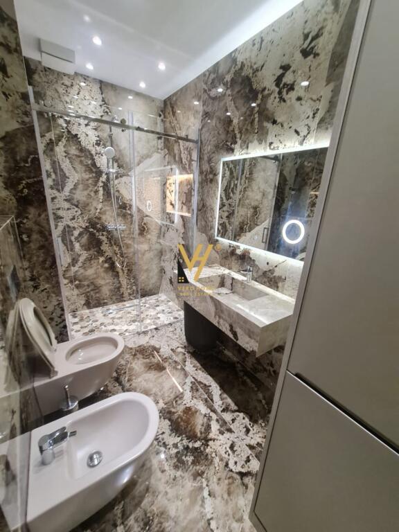 JEPET APARTAMENT 1+1+BLK ME QIRA TE LIQENI I THATE 1.200 EURO