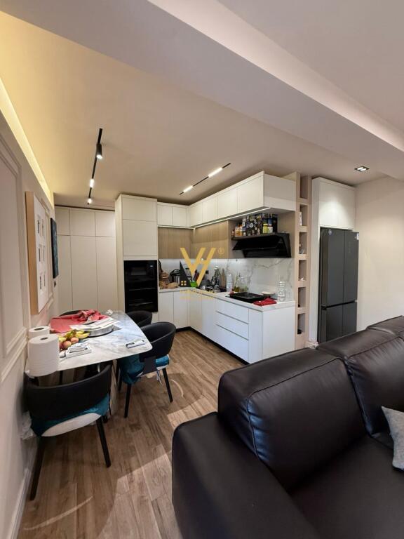 JEPET APARTAMENT 2+1 ME QIRA TE RRUGA PETI 950 EURO