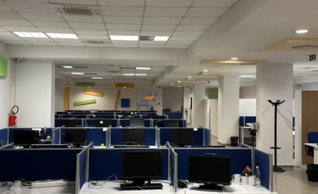 JEPET AMBIENT ZYRE ME QERA 1400M2 TE "BULEVARDI GJERGJ FISHTA"