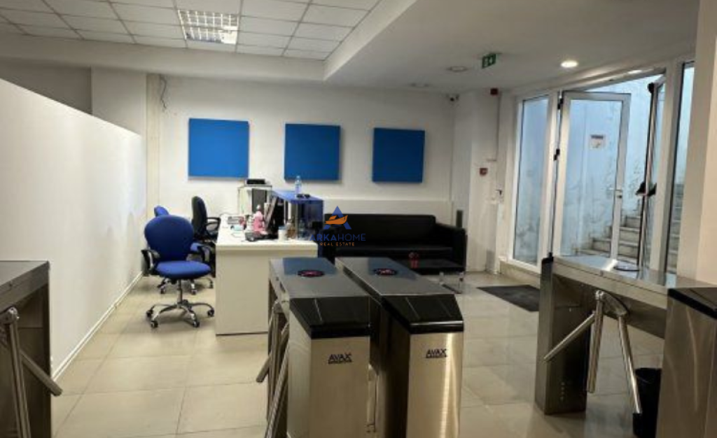 JEPET AMBIENT ZYRE ME QERA 1400M2 TE "BULEVARDI GJERGJ FISHTA"