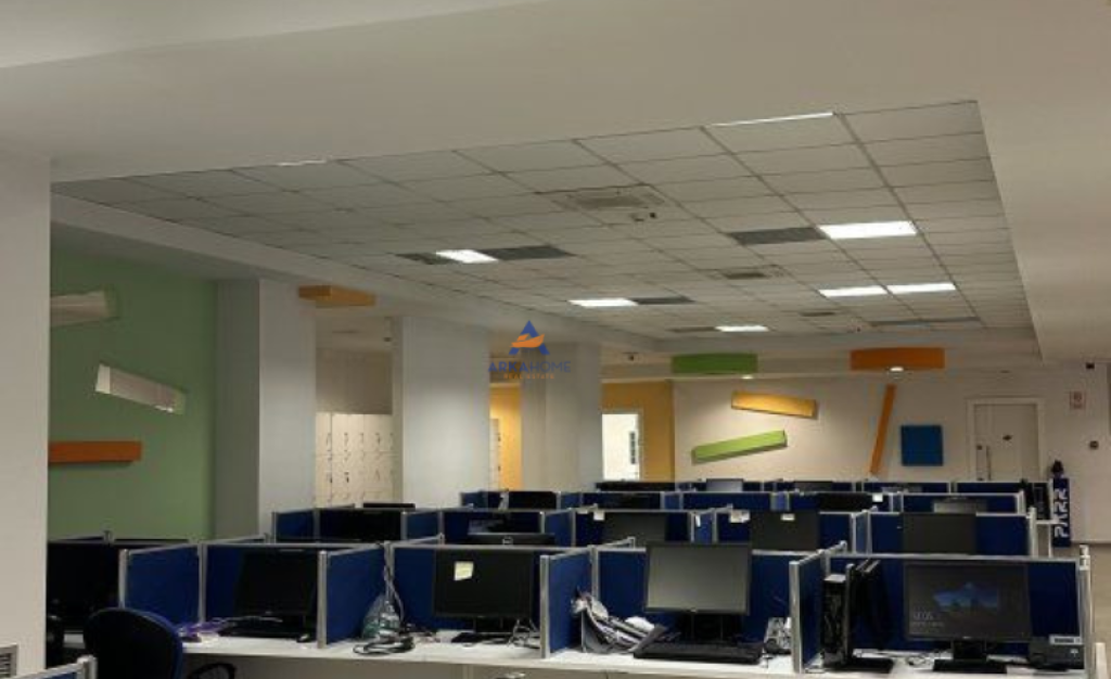 JEPET AMBIENT ZYRE ME QERA 1400M2 TE "BULEVARDI GJERGJ FISHTA"