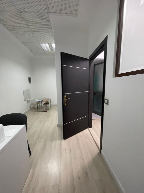 Selvia business premises/shop for sale 32 m2, (90,000 euro)